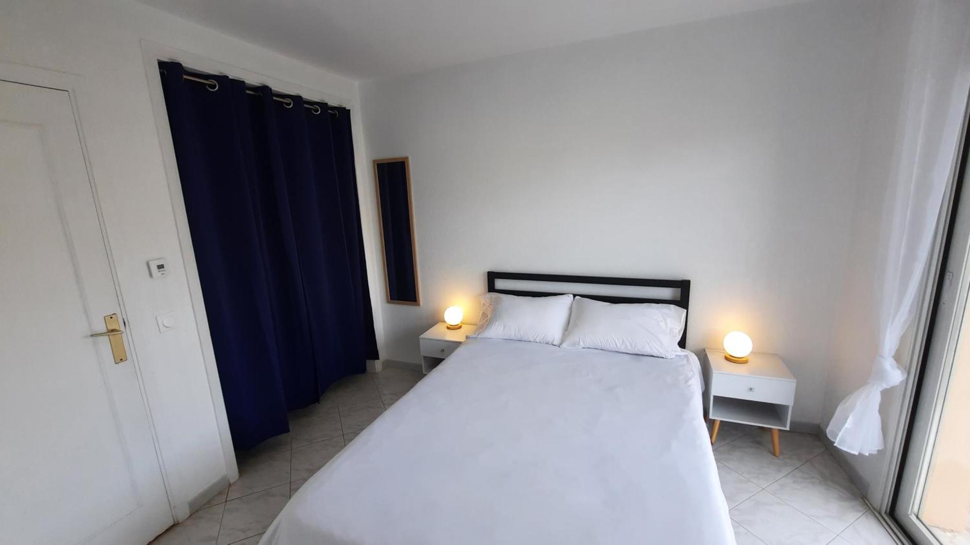 Sunny Mercury - Room In Apartment Cannes Esterno foto