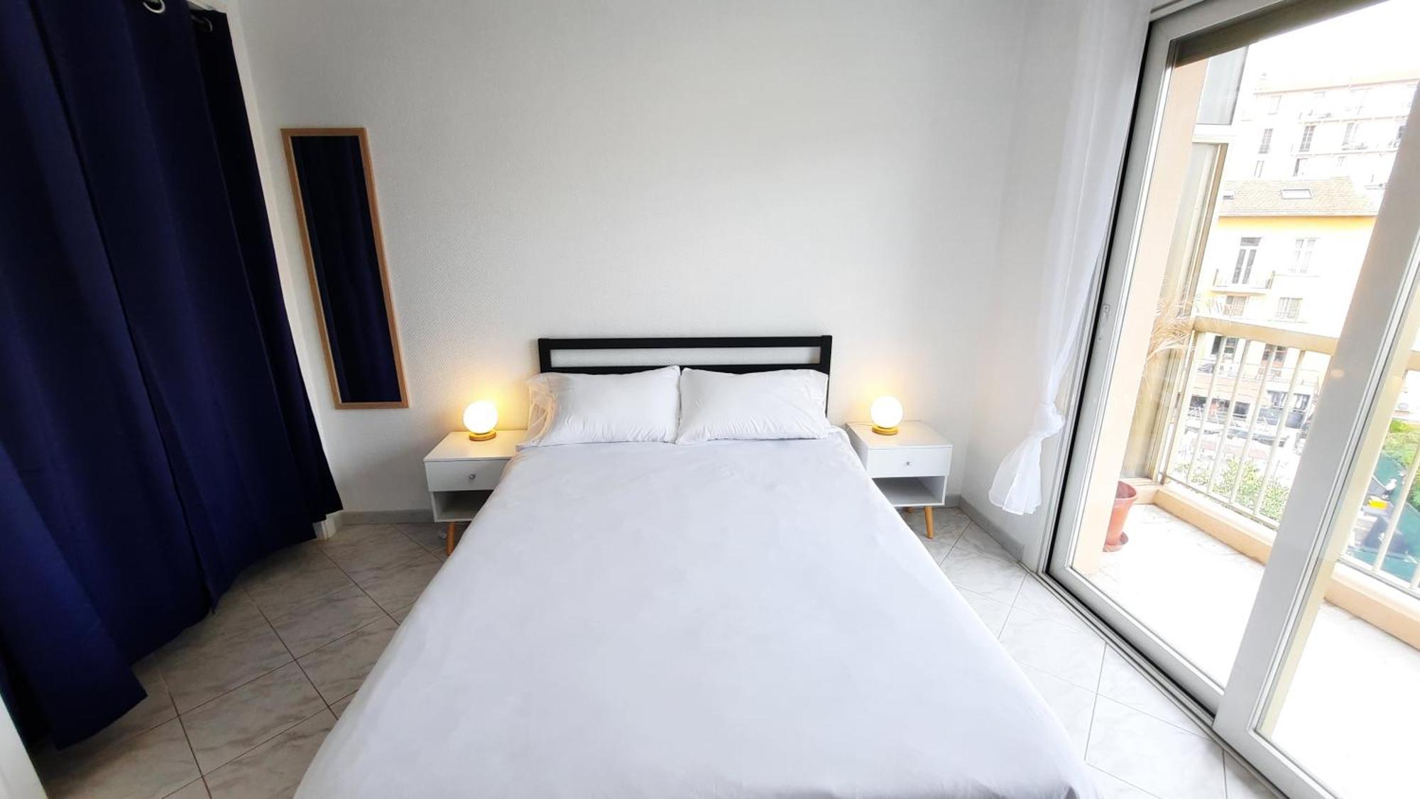 Sunny Mercury - Room In Apartment Cannes Esterno foto